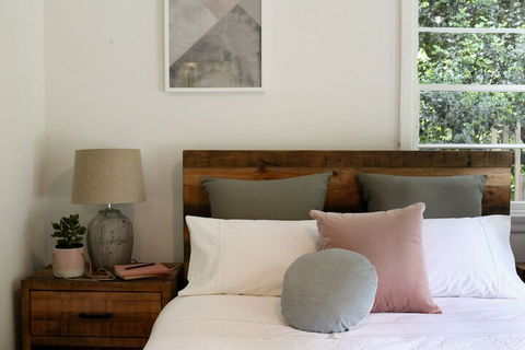 Morton Brae Luxury Cottage Sassafras - Sunshine Coast Guide 1