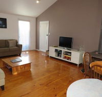 5 Little Penguin Cottage in Cowes - Sunshine Coast Guide