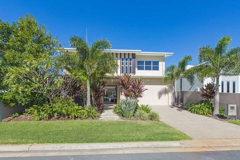 Augusta House - Sunshine Coast Guide 3