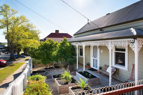 Albert Cottage - Sunshine Coast Guide 1