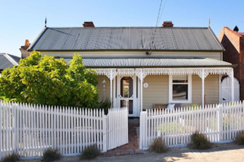 Albert Cottage - Sunshine Coast Guide 0