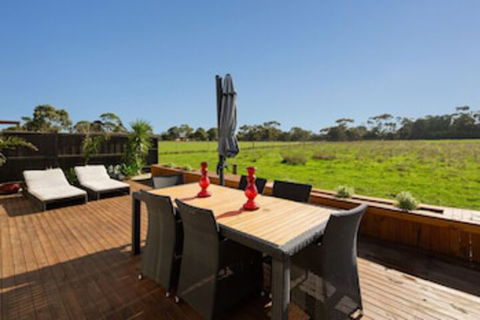 The Grampian Phillip Island - Sunshine Coast Guide 0