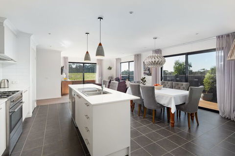 The Grampian Phillip Island - Sunshine Coast Guide 6