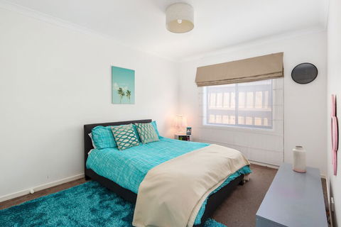 The Grampian Phillip Island - Sunshine Coast Guide 3