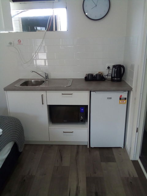 Appin Village Motel - Sunshine Coast Guide 5