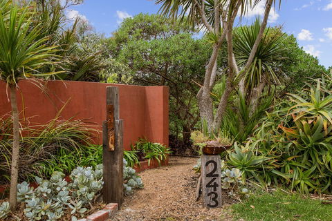 Smith Beach Getaways Beachwood Luxury Villa - Sunshine Coast Guide 1