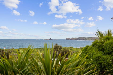 Smith Beach Getaways Beachwood Luxury Villa - Sunshine Coast Guide 0