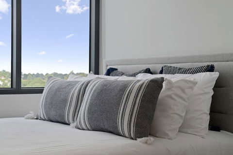 New Contemporary Apartment Near Macquarie Centre - Sunshine Coast Guide 1