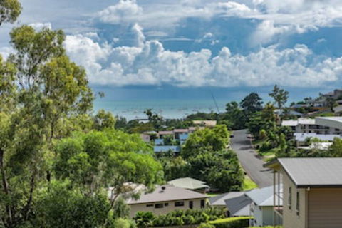 Austinmer - Cannonvale - Sunshine Coast Guide 0