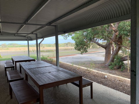 The Family Retreat - Sunshine Coast Guide 0