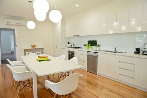 7 Gilmore Smiths Beach House - Sunshine Coast Guide 6