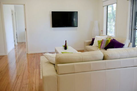 7 Gilmore Smiths Beach House - Sunshine Coast Guide 2
