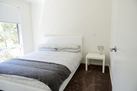 7 Gilmore Smiths Beach House - Sunshine Coast Guide 4