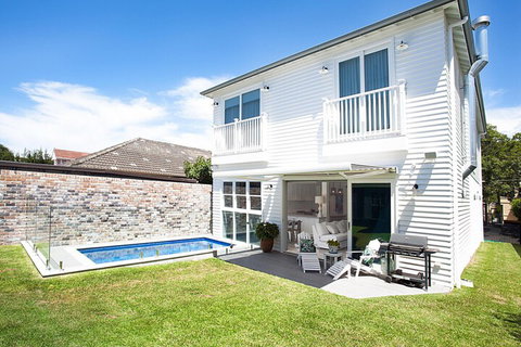 Bay House - Sunshine Coast Guide 2