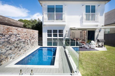 Bay House - Sunshine Coast Guide 0