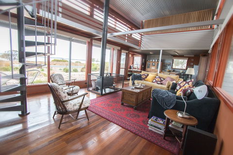 Coorong Aurora - Sunshine Coast Guide 4