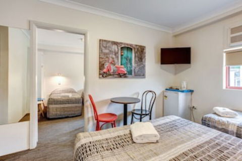 Arena Hotel - Sunshine Coast Guide 0