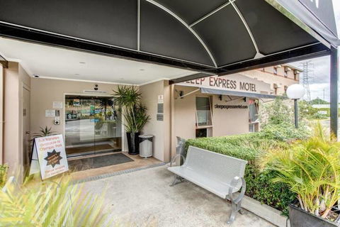 Arena Hotel - Sunshine Coast Guide 1