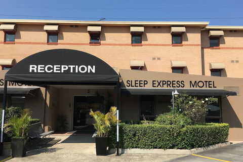 Arena Hotel - Sunshine Coast Guide 3