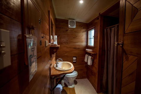 Guide Falls Cottage - Sunshine Coast Guide 2