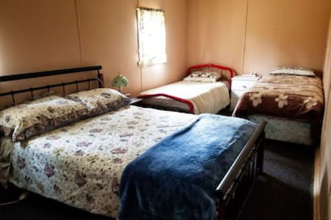Mountain View Motel - Sunshine Coast Guide 0
