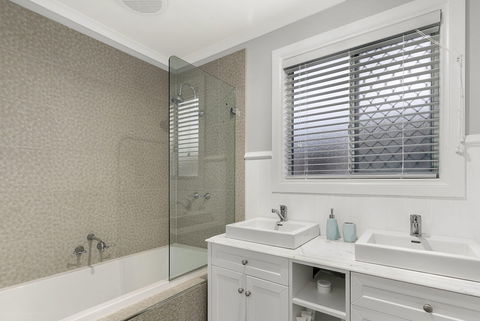 Settle In On 260 Settlement In Cowes - Sunshine Coast Guide 3