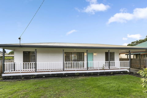 Settle In On 260 Settlement In Cowes - Sunshine Coast Guide 0