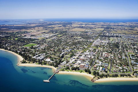 Settle In On 260 Settlement In Cowes - Sunshine Coast Guide 1