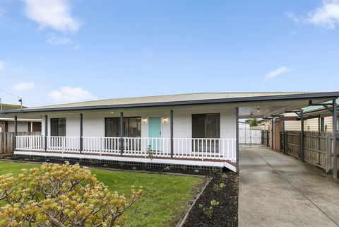 Settle In On 260 Settlement In Cowes - Sunshine Coast Guide 2