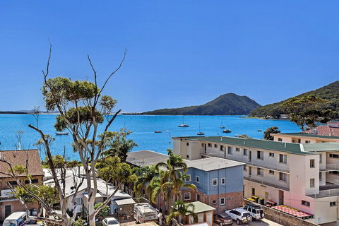 The Shoal Apartments Unit 504 / 4 8 Bullecourt Street - Sunshine Coast Guide 1