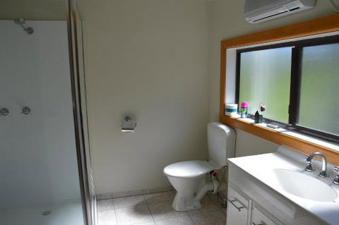 Tre Vista Lane Retreat - Sunshine Coast Guide 3