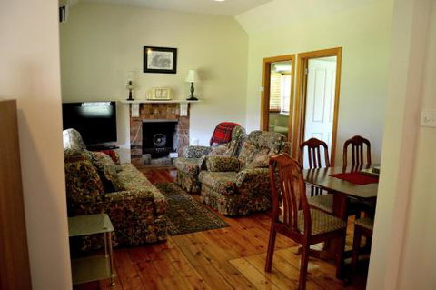 Tre Vista Lane Retreat - Sunshine Coast Guide 2