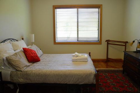 Tre Vista Lane Retreat - Sunshine Coast Guide 6