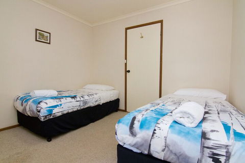Alrima Lodge Bright - Sunshine Coast Guide 2