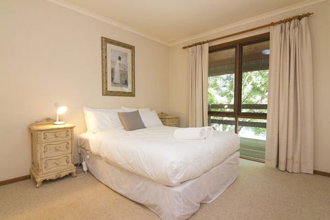 Alrima Lodge Bright - Sunshine Coast Guide 1