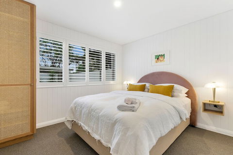 A PERFECT STAY Sunset Beach Riverside - Sunshine Coast Guide 3