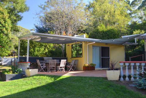 A Bach At Bright Bright VIC - Sunshine Coast Guide 0