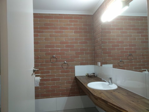 Travellers Inn Kaniva - Sunshine Coast Guide 1