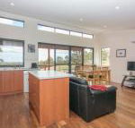 Karrak Reach Forest Retreat - Sunshine Coast Guide