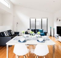Centrepoint Units Ivanhoe - Sunshine Coast Guide