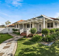 Viola House - Sunshine Coast Guide