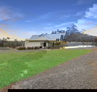 Brokenback Views Country Estate - Sunshine Coast Guide