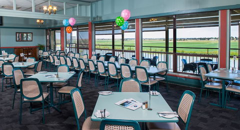 Riverside Hotel Motel - Sunshine Coast Guide 3