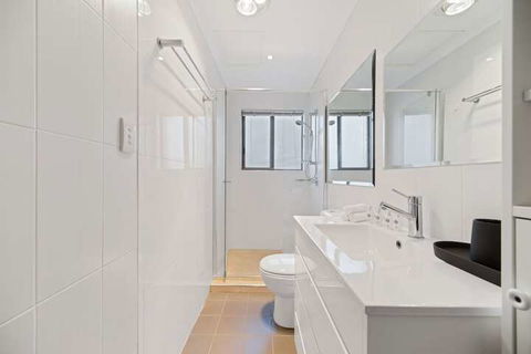 HomeHotel 4 Bedroom & Homeoffice With Nice Pool - Sunshine Coast Guide 5