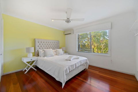 HomeHotel 4 Bedroom & Homeoffice With Nice Pool - Sunshine Coast Guide 2