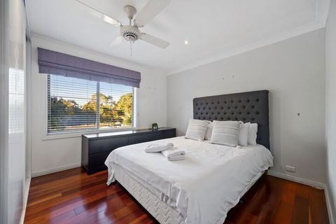 HomeHotel 4 Bedroom & Homeoffice With Nice Pool - Sunshine Coast Guide 4