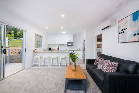 Albury Yalandra Apartment 5 - Sunshine Coast Guide 1