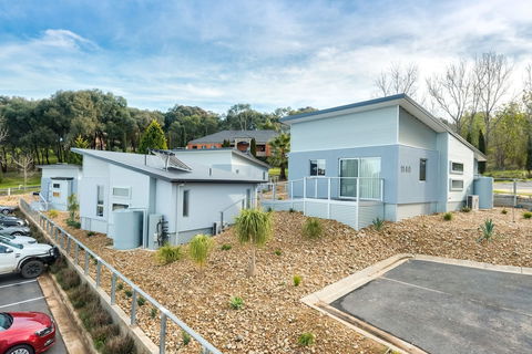 Albury Yalandra Apartment 2 - Sunshine Coast Guide 0