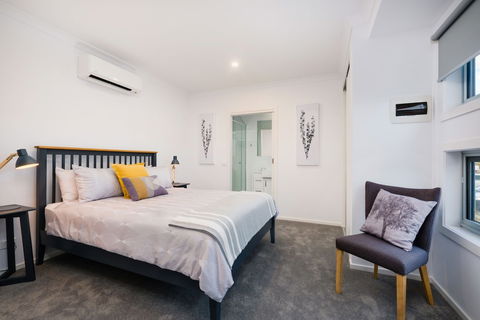 Albury Yalandra Apartment 2 - Sunshine Coast Guide 2