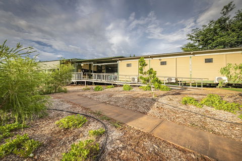 Victoria Accommodation Village - Sunshine Coast Guide 0